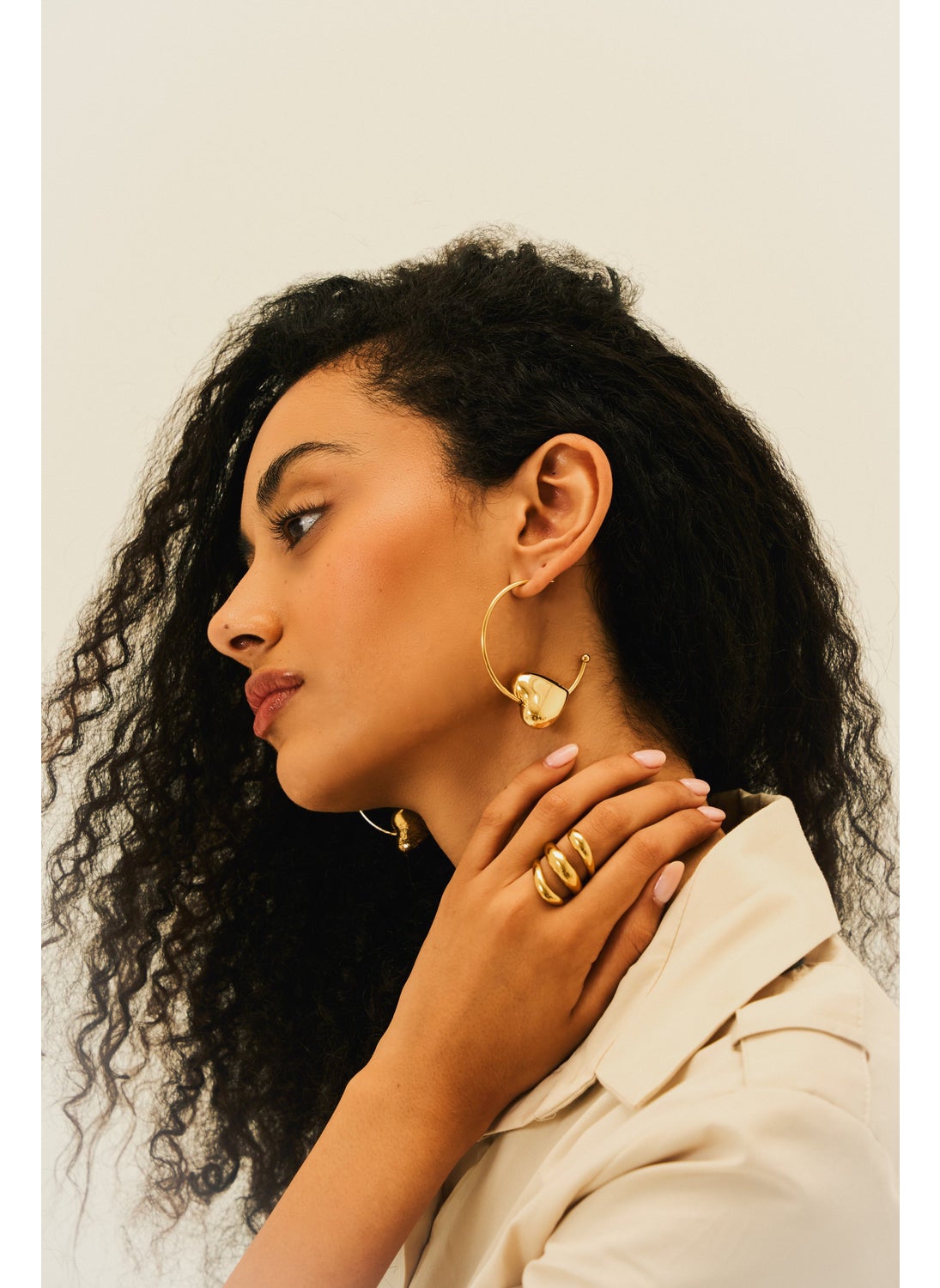 buy-noya-amora-hoop-earrings_mcx