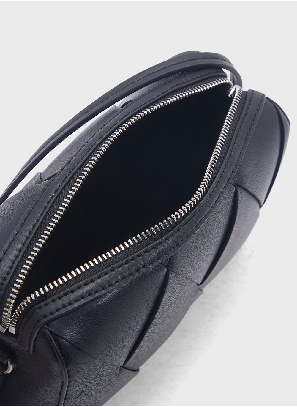 buy-calvin-klein-camera-bag_3lh