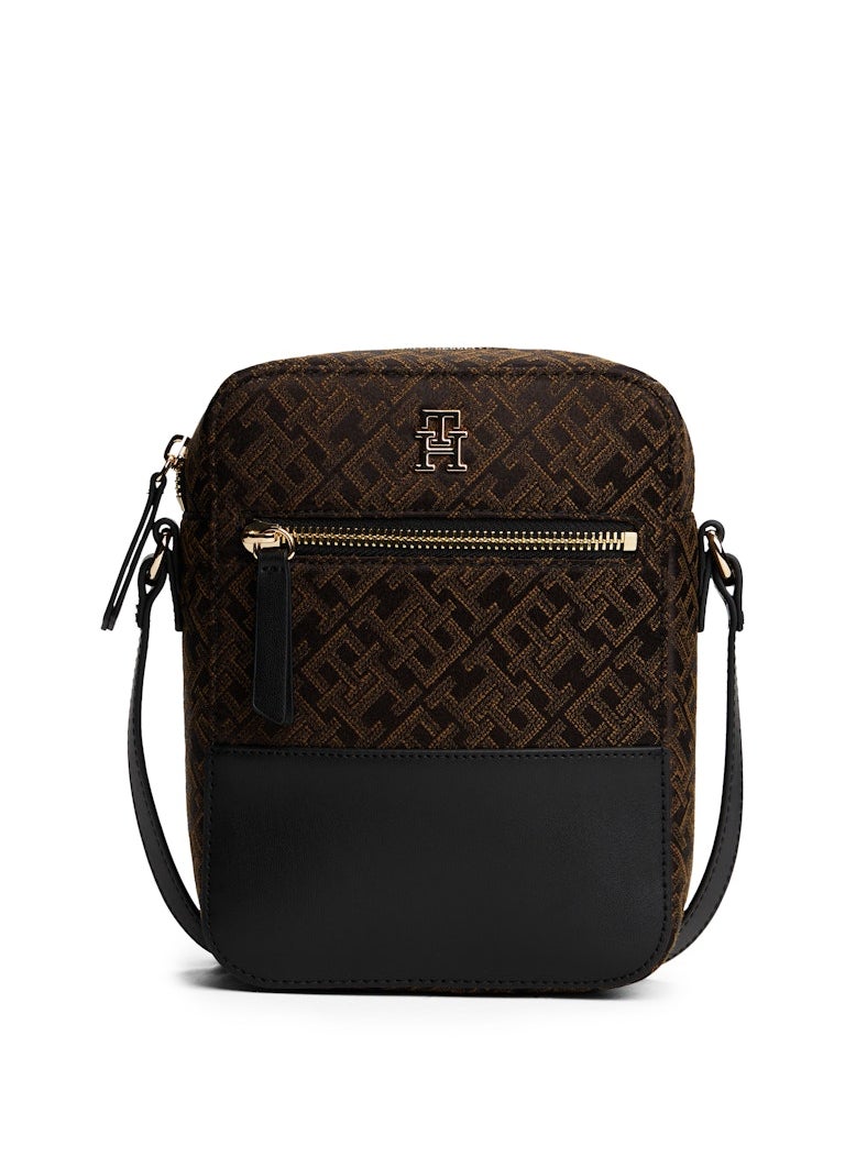 buy-tommy-hilfiger-logo-detailed-feminine-crossbody_6h5