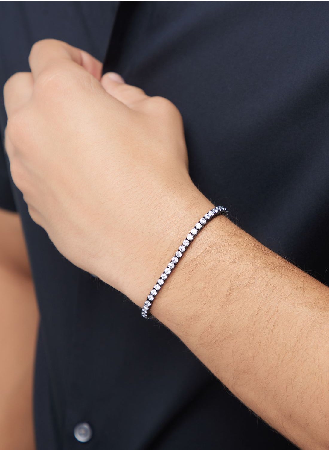buy-guess-casual-logo-buckle-bracelet_pzx