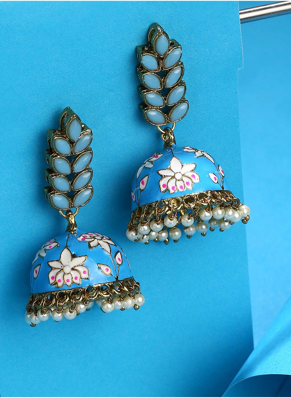 buy-sohi-blue-white-contemporary-drop-earrings_45f