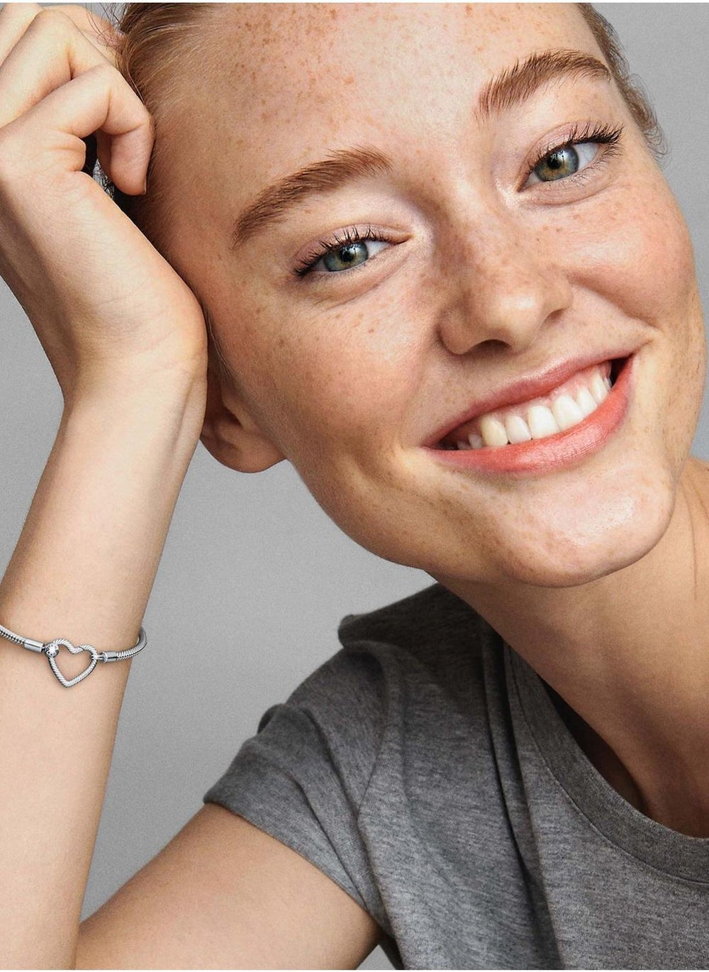 buy-pandora-pandora-moments-heart-closure-snake-chain-bracelet_xfe