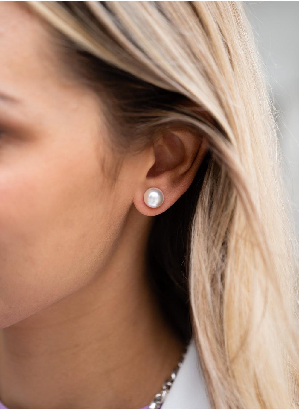 buy-seona-perla-white-pearl-stud-earrings-bold-timeless-10mm_med