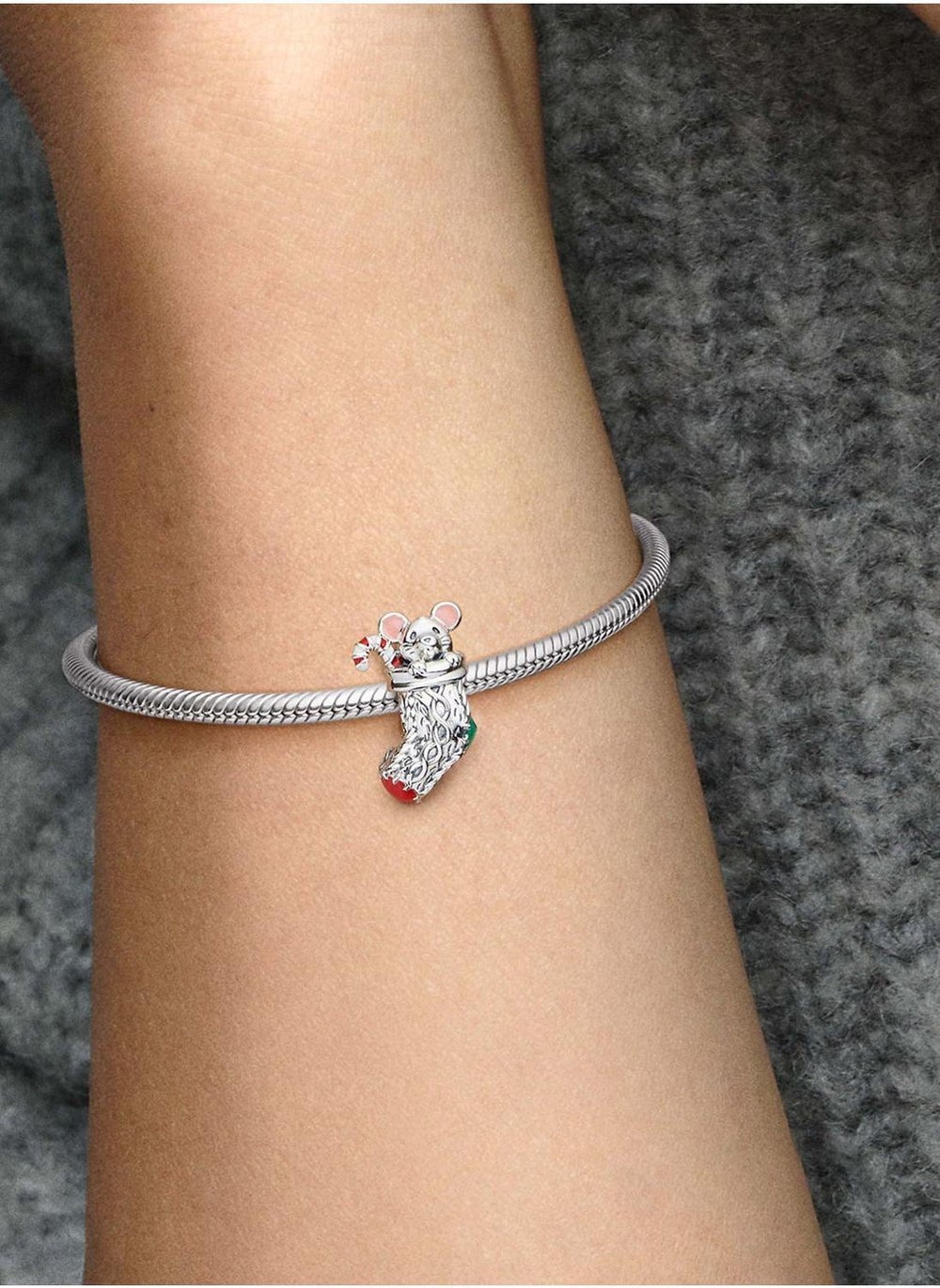 buy-pandora-festive-mouse-stocking-charm_vr9