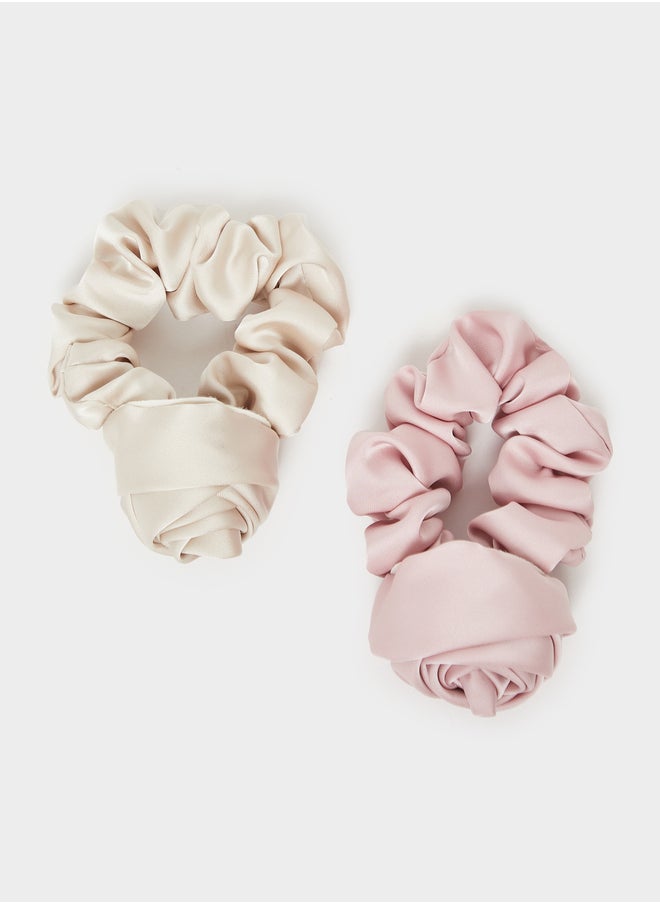 buy-styli-set-of-2-solid-scrunchie-with-flower-detail_9wg