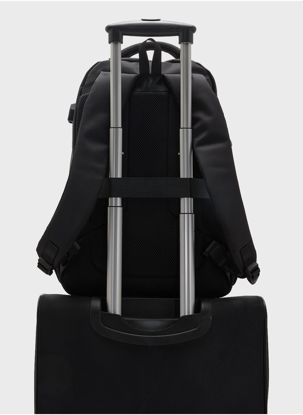 buy-robert-wood-premium-padded-back-support-backpack-with-usb-port_ij1