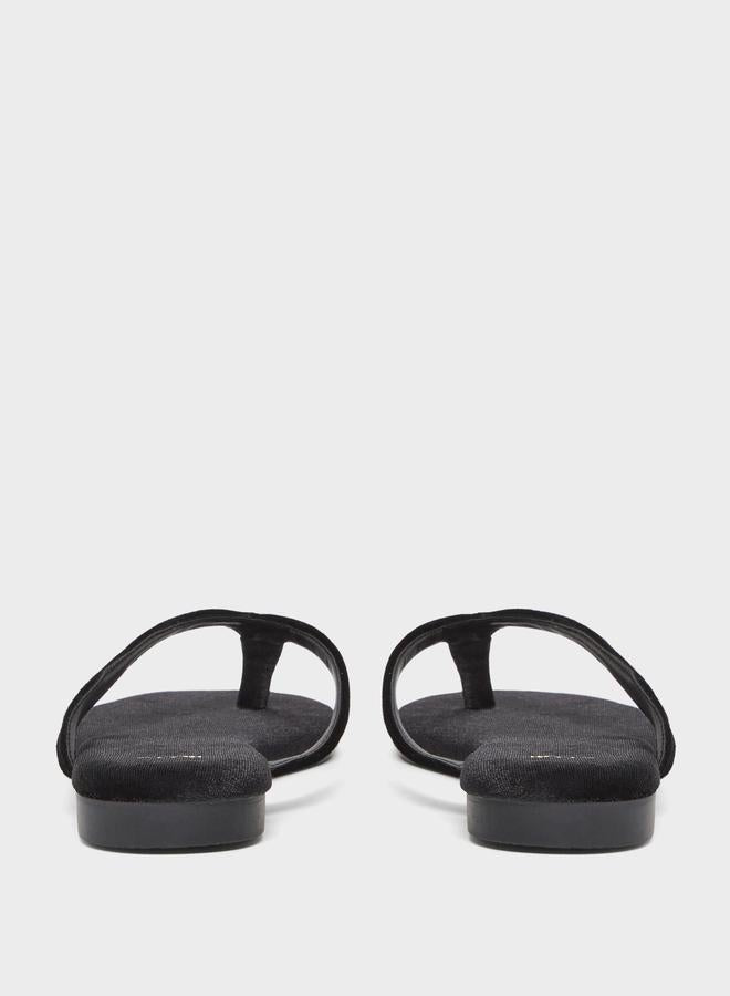 buy-styli-styli-black-velvet-look-flat-sandals_g7p