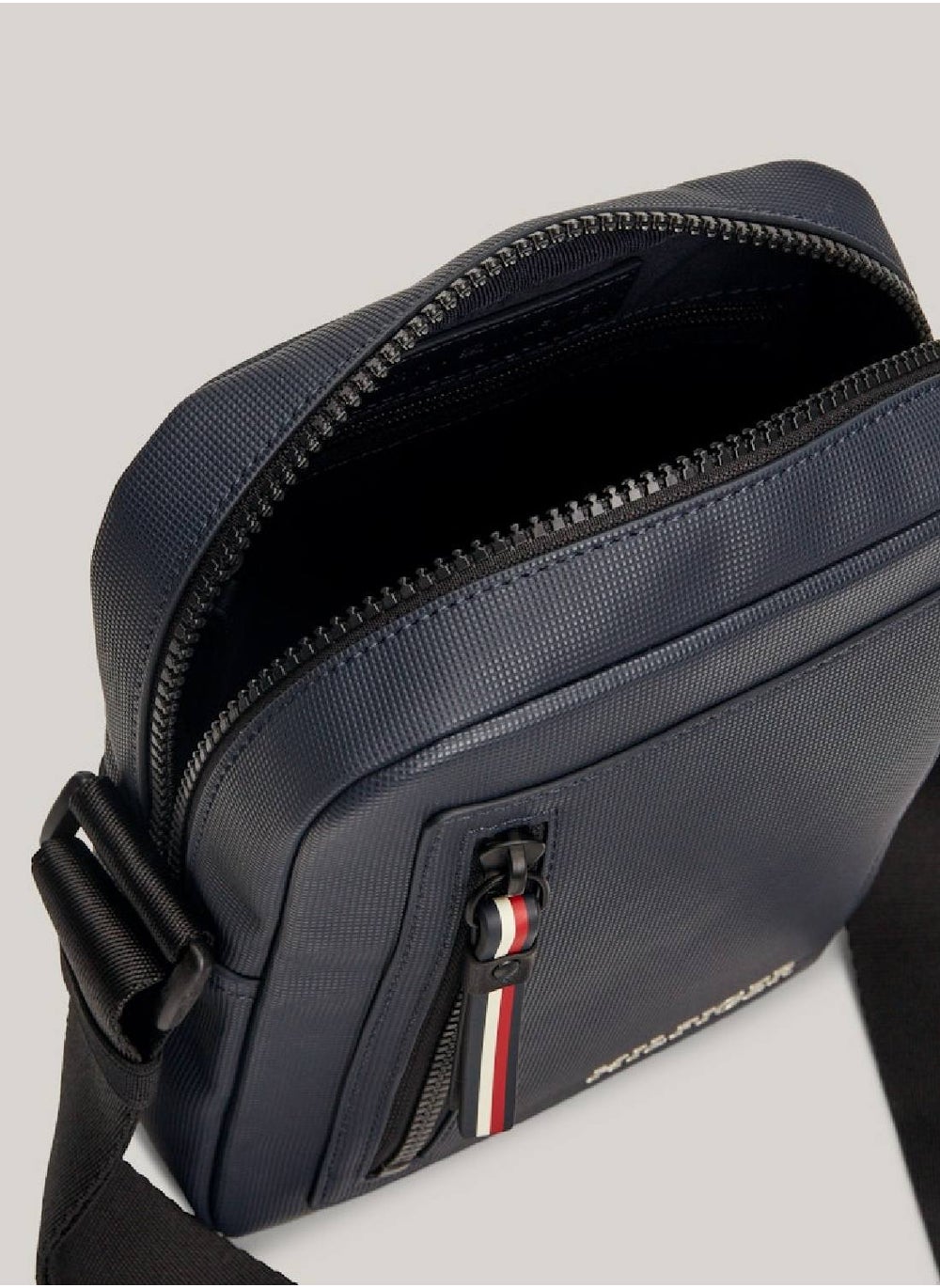 buy-tommy-hilfiger-essential-pique-small-reporter-bag_x88