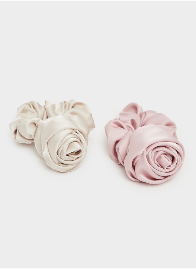 buy-styli-set-of-2-solid-scrunchie-with-flower-detail_7ed