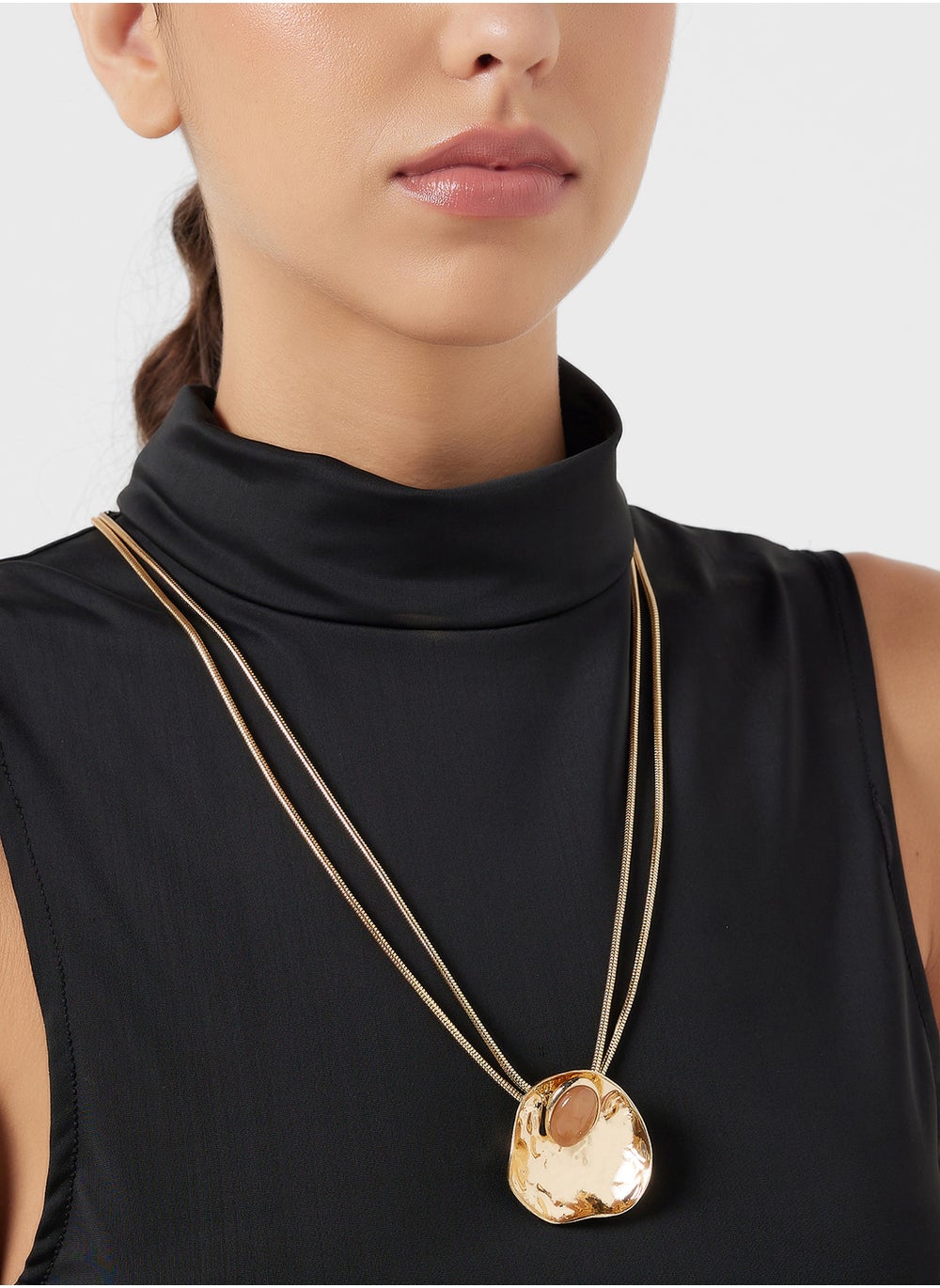 buy-ella-hammered-pendant-necklace_roh