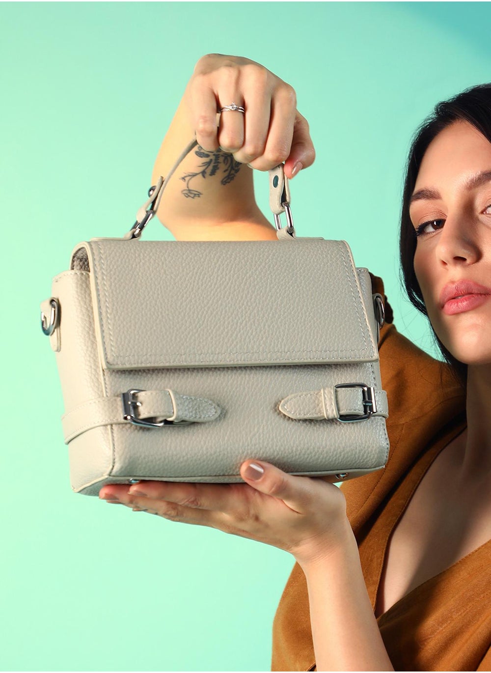 buy-haute-sauce-the-fibula-hand-bag_n78