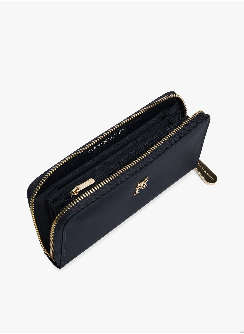 buy-tommy-hilfiger-large-zip-aound-wallet_3je