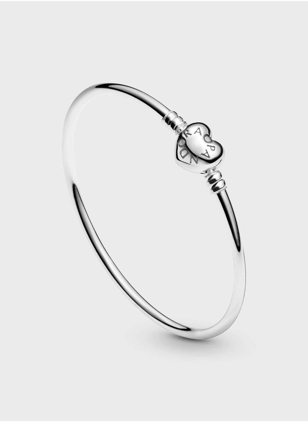 buy-pandora-pandora-moments-heart-clasp-bangle_ieh