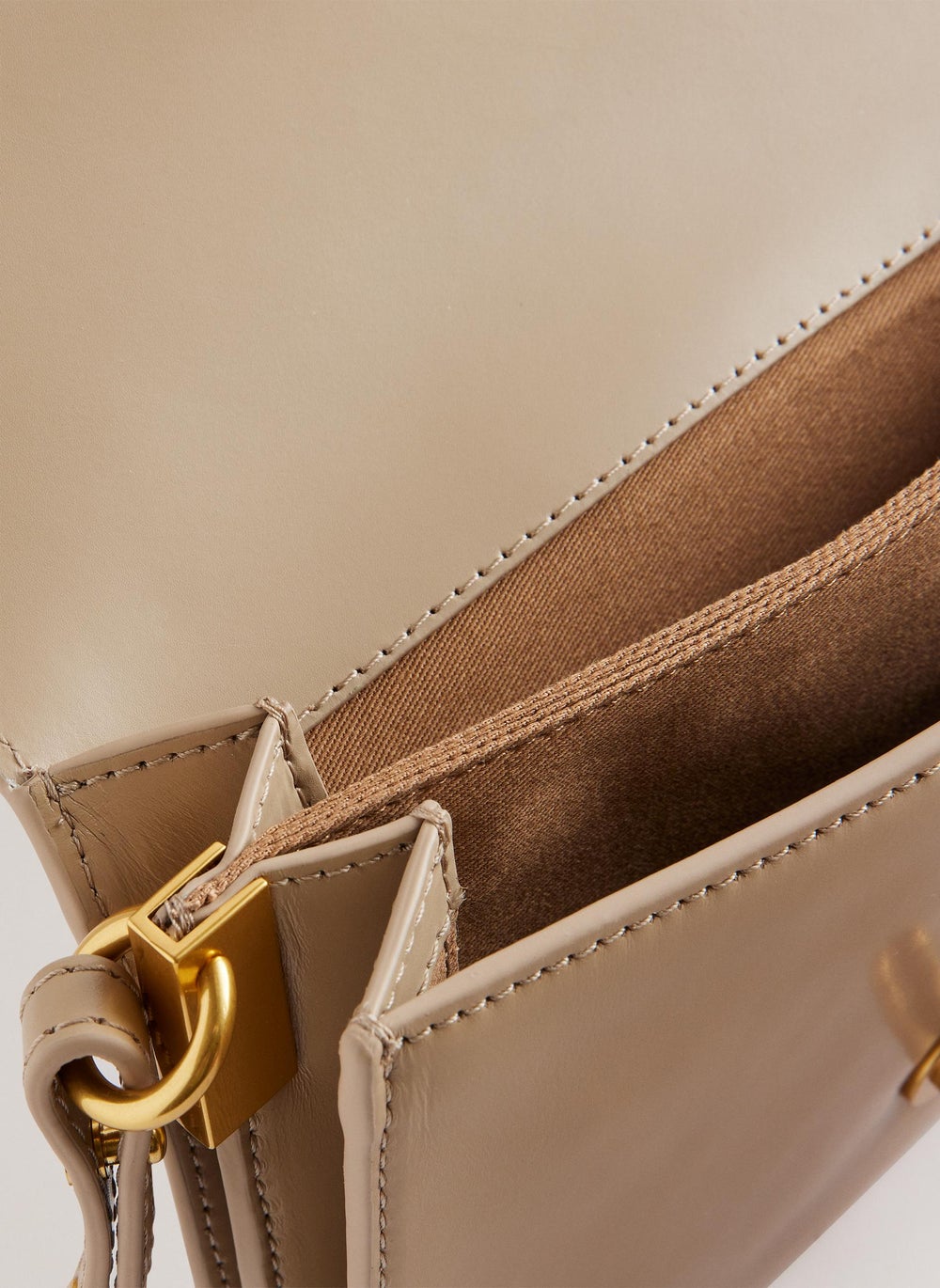 buy-ted-baker-flap-over-chain-detailed-crossbody_dgf