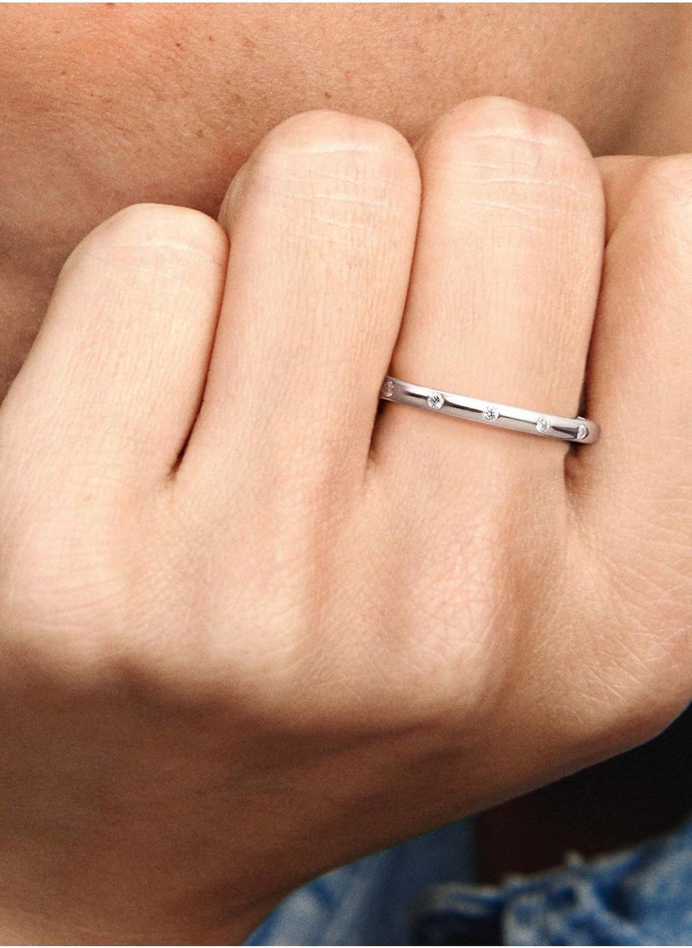 buy-pandora-simple-sparkling-band-ring_q8q