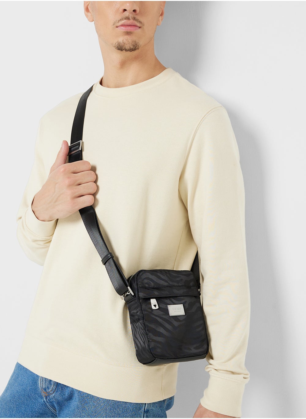 buy-guess-zip-through-messenger-bag_j3y
