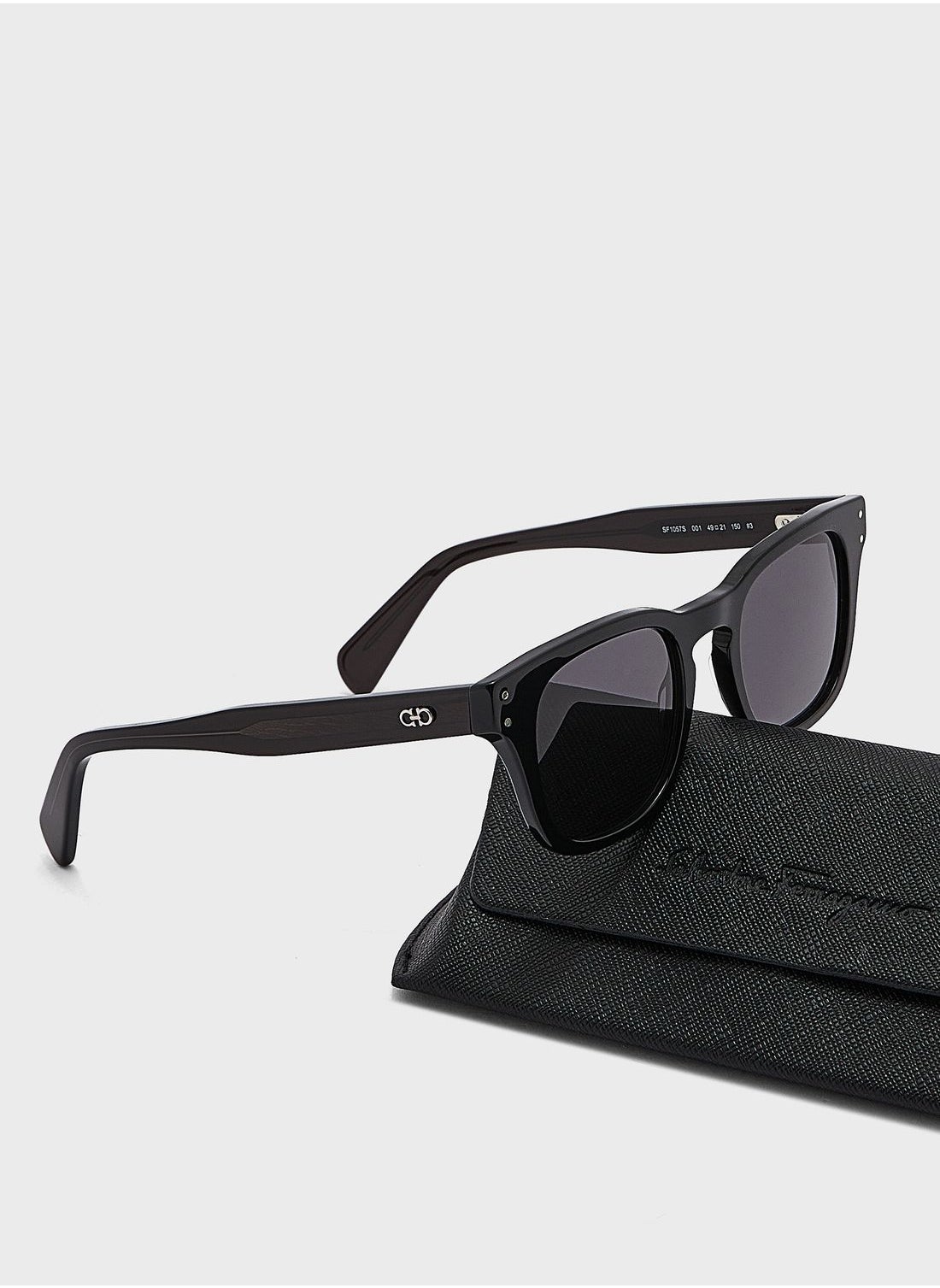 buy-salvatore-ferragamo-wayfarers-sunglasses_mse