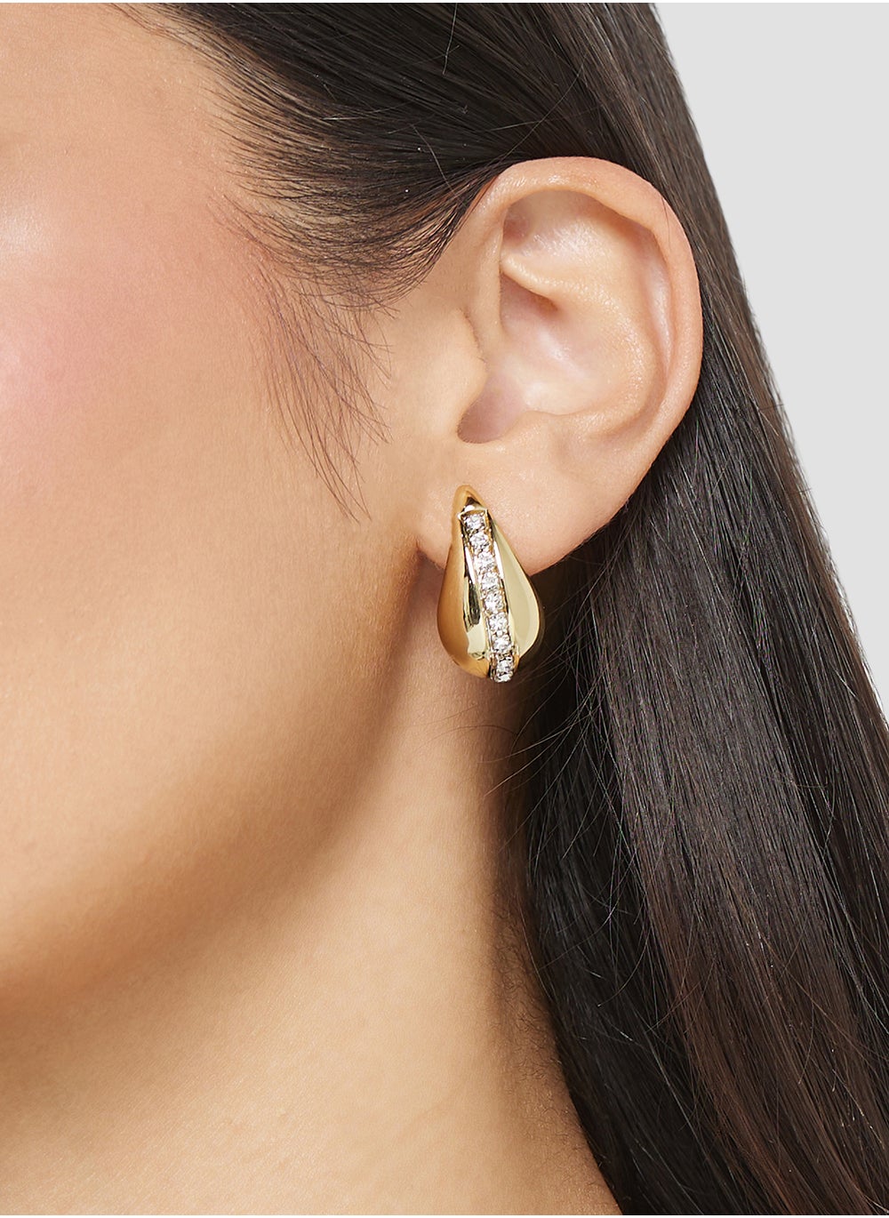 buy-ella-limited-edition-by-namshi-diamante-stud-earrings_683