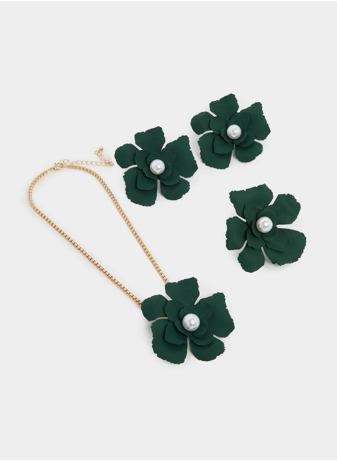 buy-styli-faux-pearl-detail-floral-pendant-necklace-and-stud-earrings-set_o96