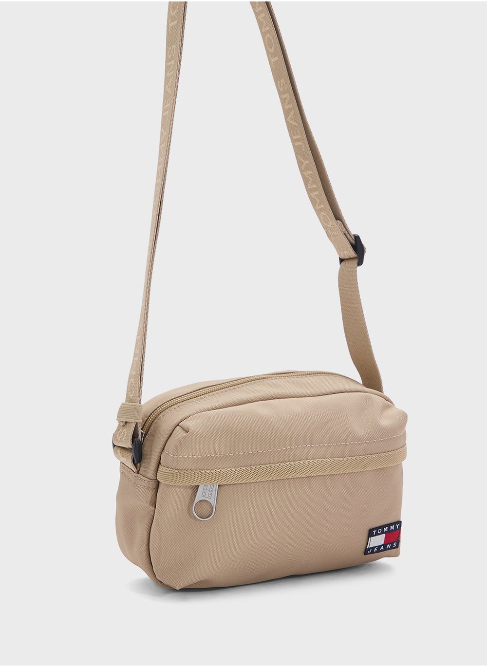 buy-tommy-jeans-essential-daily-crossbody-bag_uca