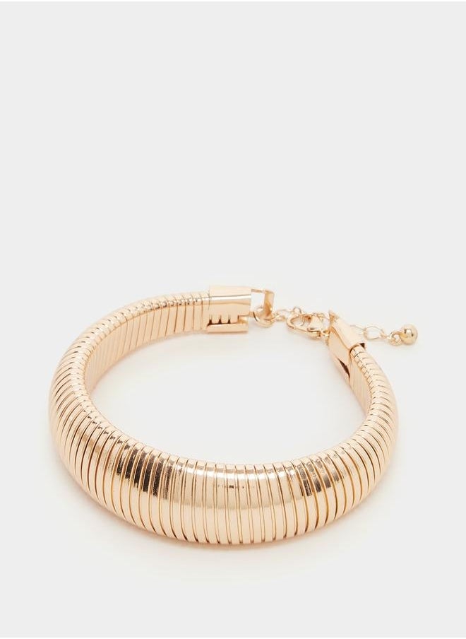 buy-styli-textured-cuffed-bangle_dw2
