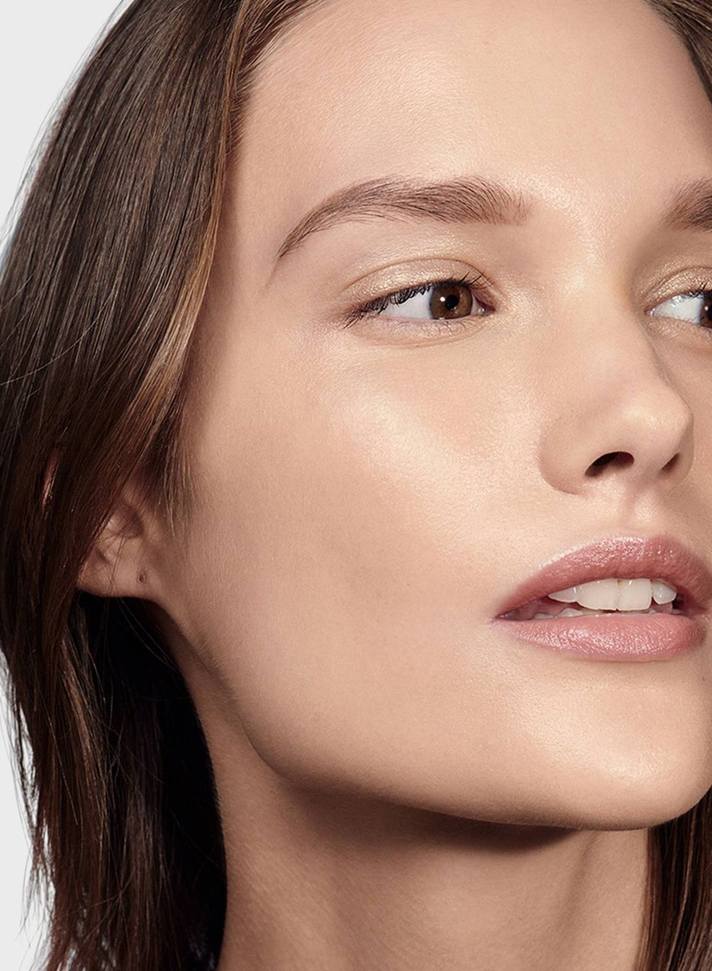 buy-estee-lauder-futurist-hydra-moisturizing-foundation-16-1n2-ecru_jg4