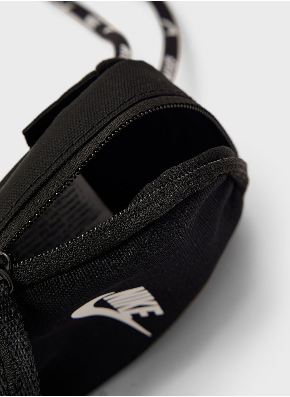 buy-nike-club-accessory-pouch_0dj