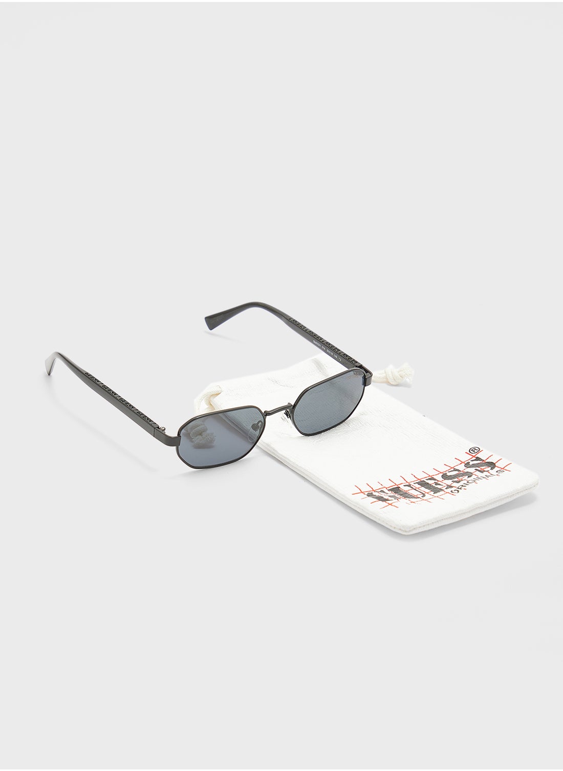buy-guess-gu0023101a53-shape-sunglasses_05a