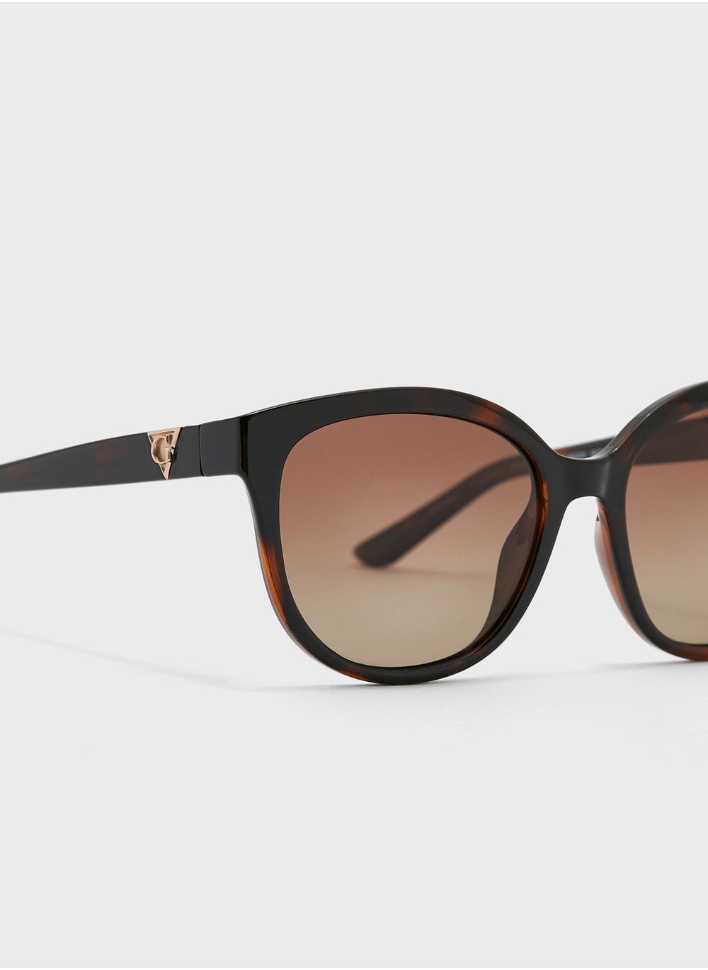 buy-guess-injected-shaped-sunglasses_y0m