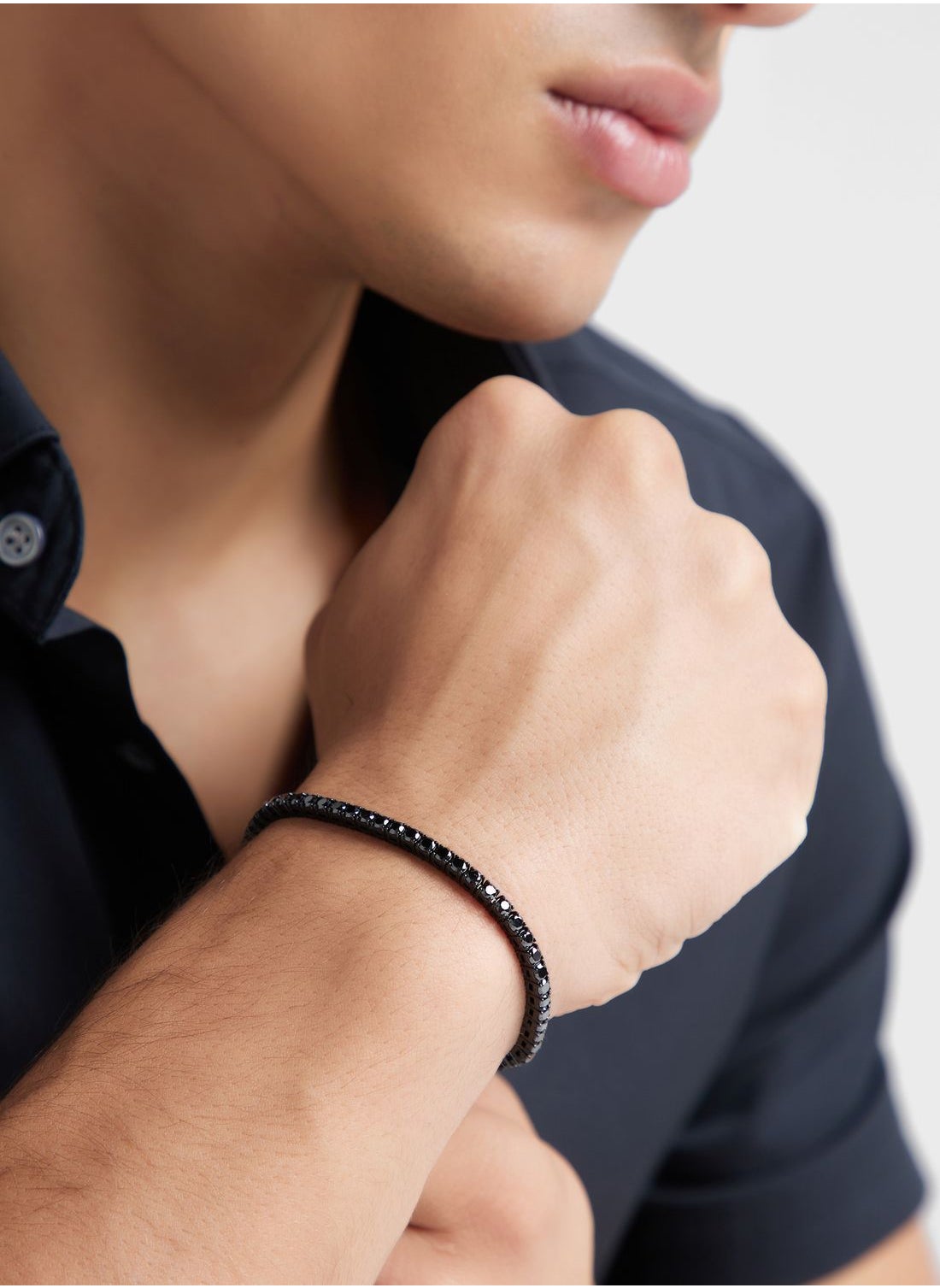 buy-guess-casual-logo-buckle-bracelet_gvf