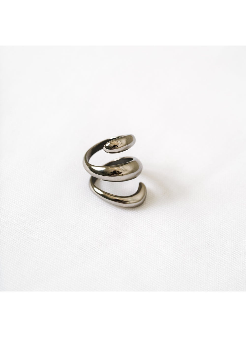 buy-noya-sylvie-twisted-silver-ring_vo7