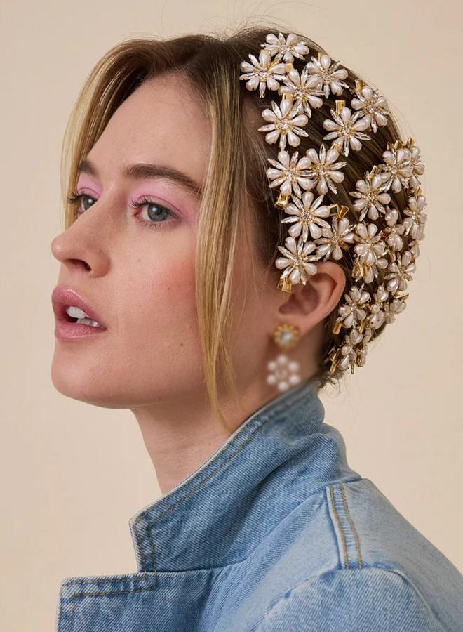 buy-take-two-take-two-golden-embellished-floral-hair-clip_p4n