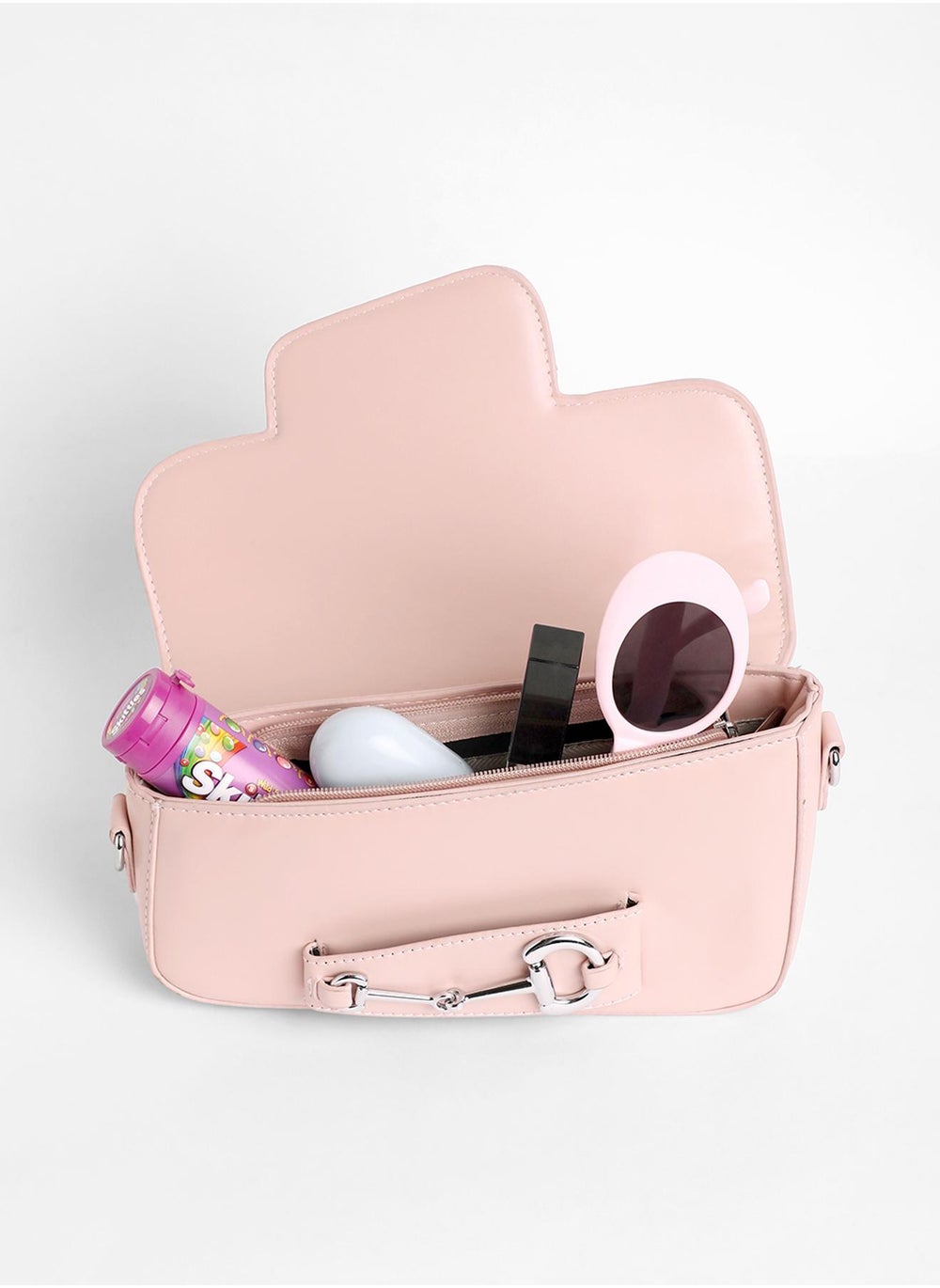 buy-haute-sauce-the-asymmetric-link-shoulder-bag_se8