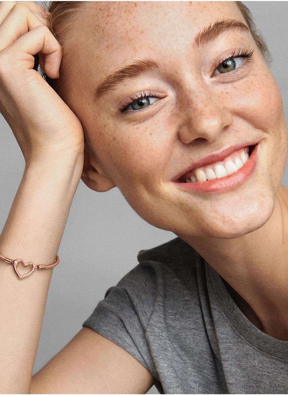 buy-pandora-pandora-moments-heart-closure-snake-chain-bracelet_nso