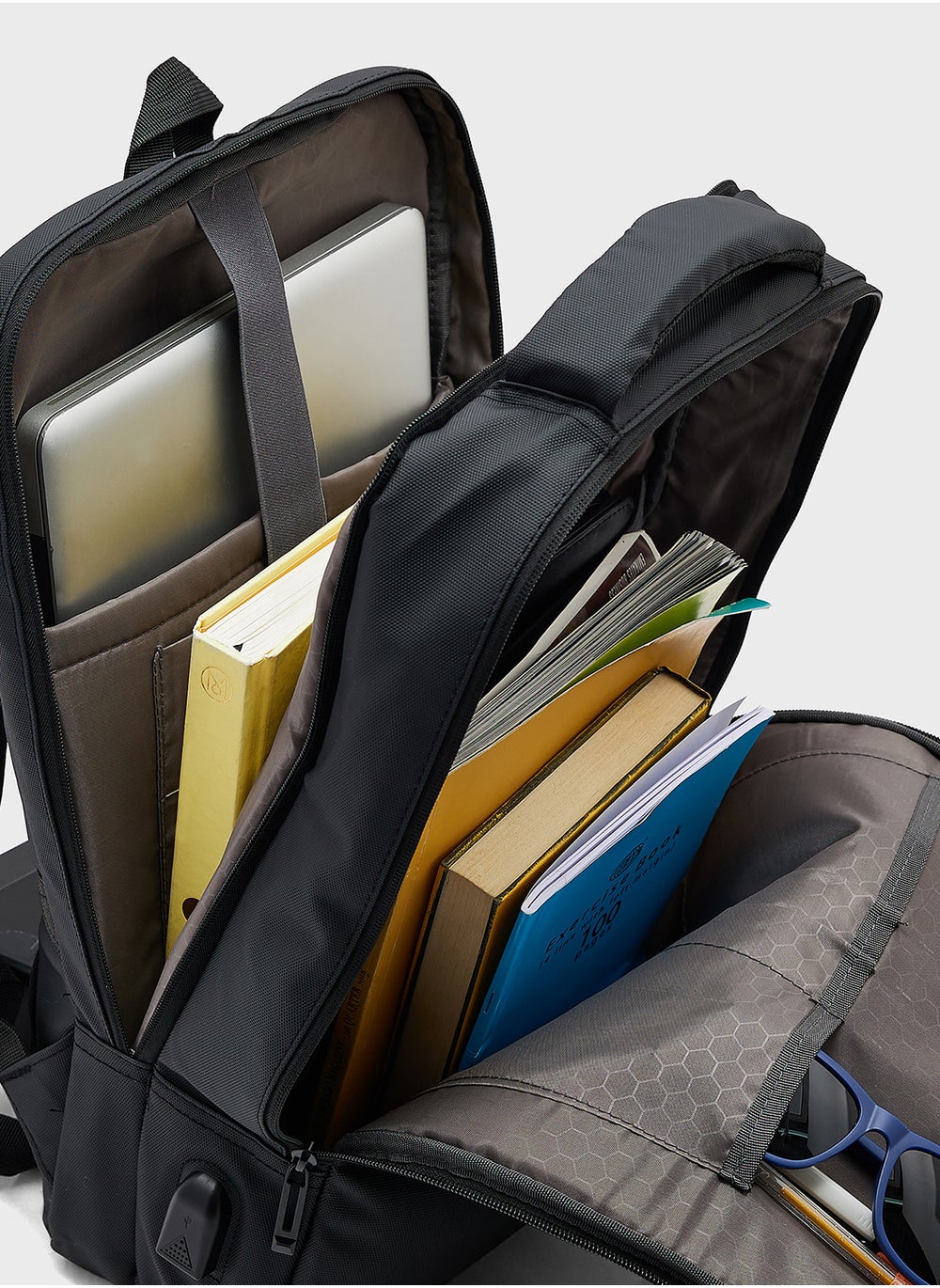 buy-robert-wood-casual-padded-laptop-backpack-with-usb-port_gh3