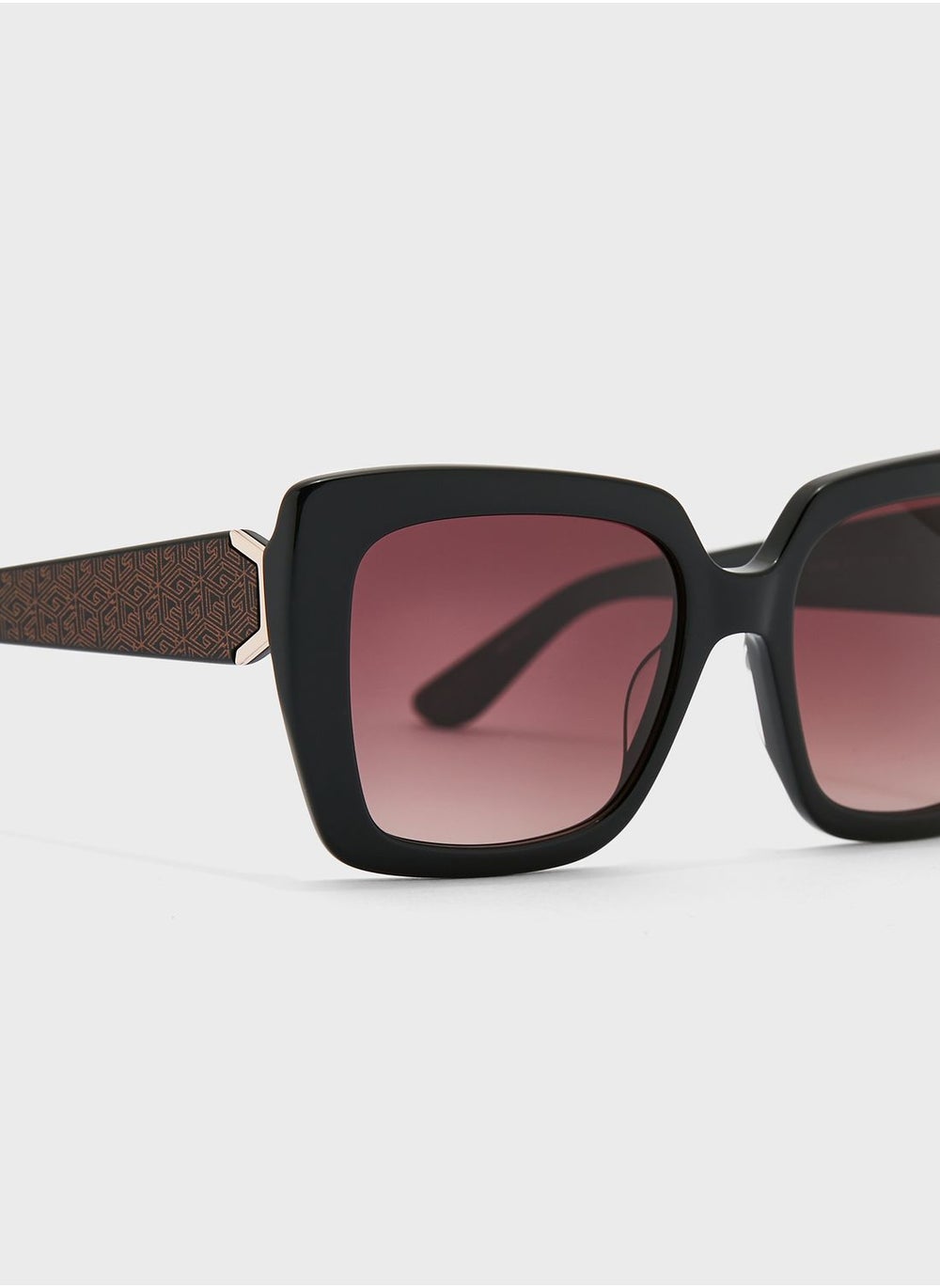 buy-guess-wayfarers-sunglasses_aze