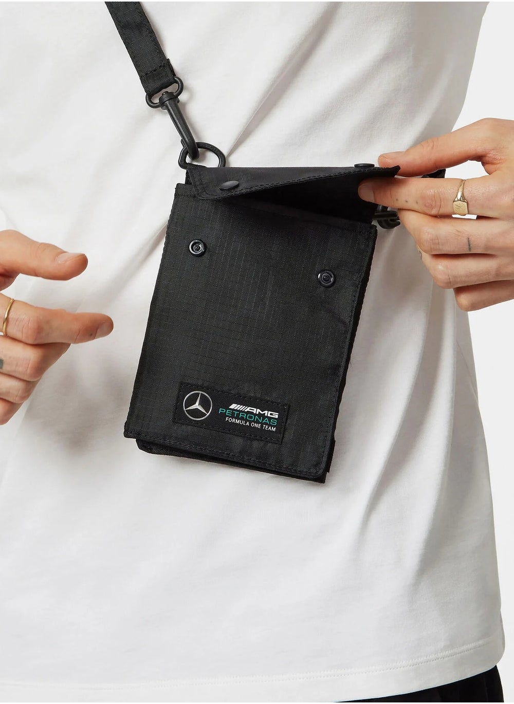 buy-amg-petronas-formula-1-team-travel-pouch_s66