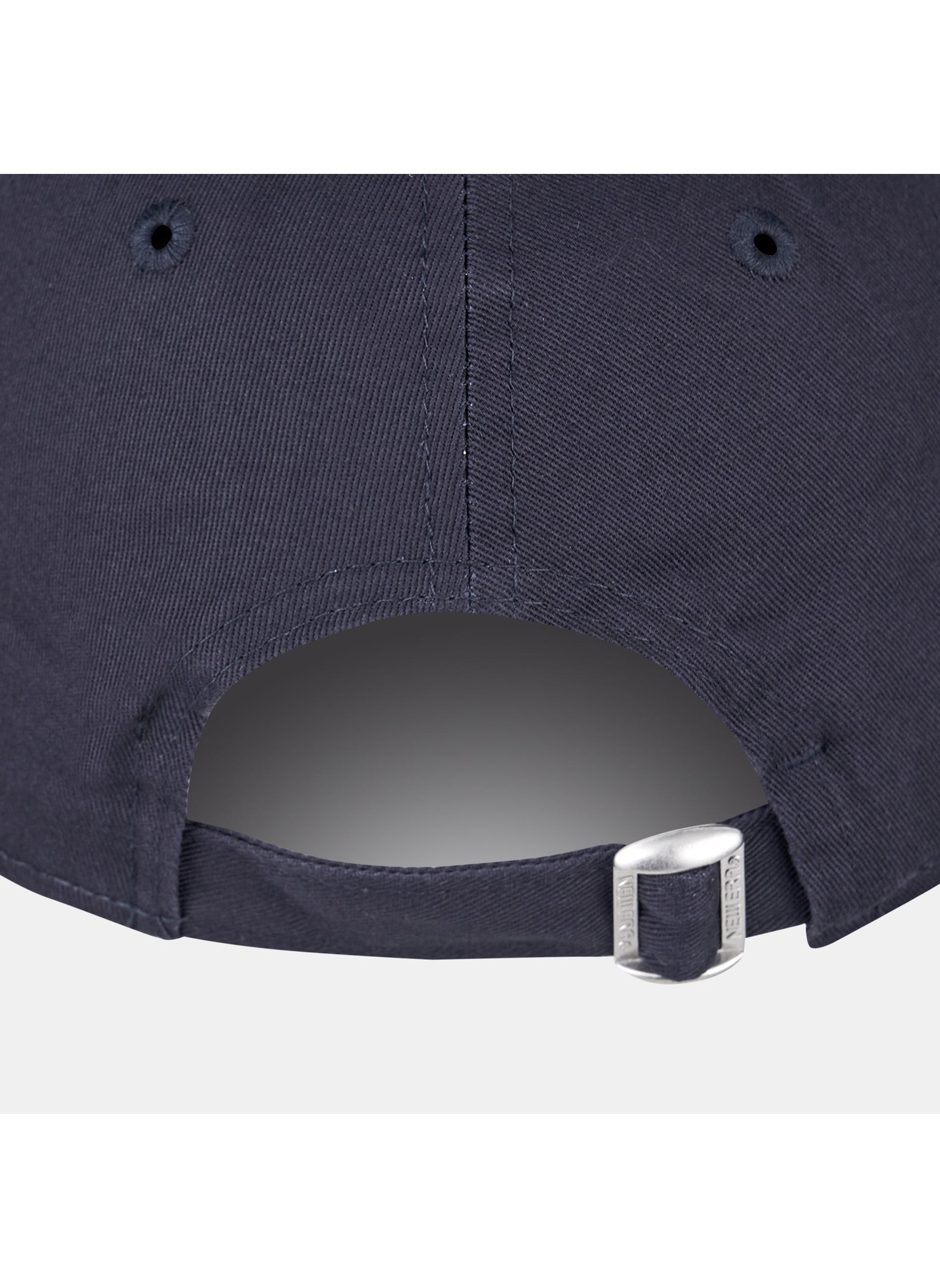 buy-new-era-men-s-new-york-yankees-essential-9forty-cap_ls2