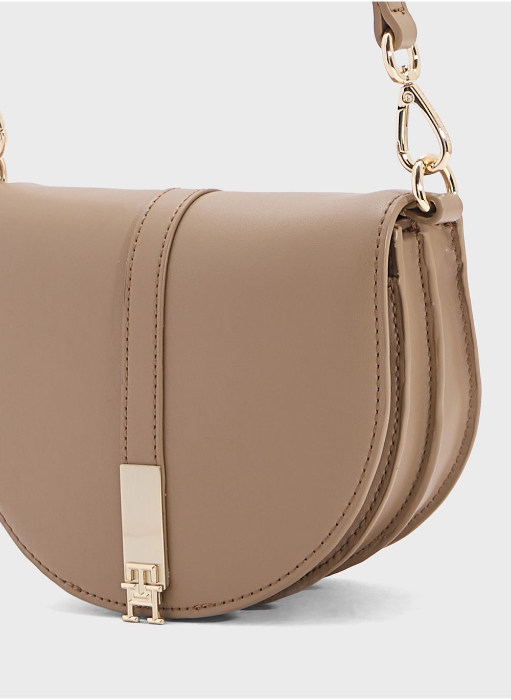 buy-tommy-hilfiger-heritage-saddle-bag_j7s