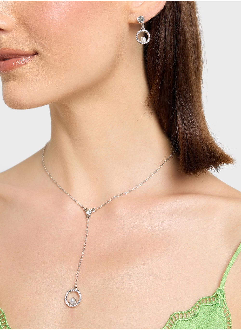 buy-ella-limited-edition-by-namshi-pearl-diamante-pendant-necklace-drop-earrings-set_4ju