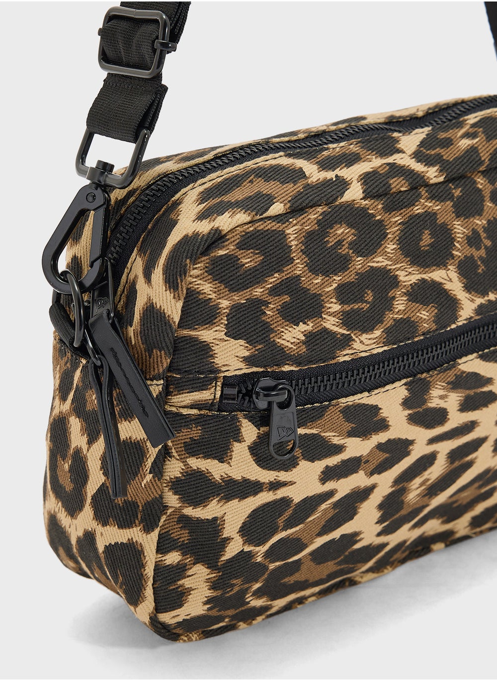 buy-new-era-leopard-printed-canvas-waist-bag_r3i