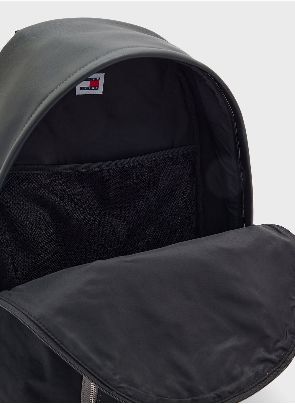 buy-tommy-jeans-logo-dome-backpack_155
