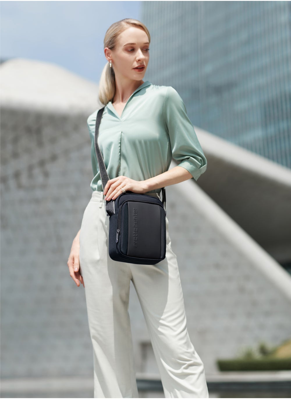 buy-arctic-hunter-premium-unisex-sling-bag-water-resistant-polyester-cross-body-bag-with-anti-theft-design-for-travel-business-daily-casual-k00542-blue_l1n