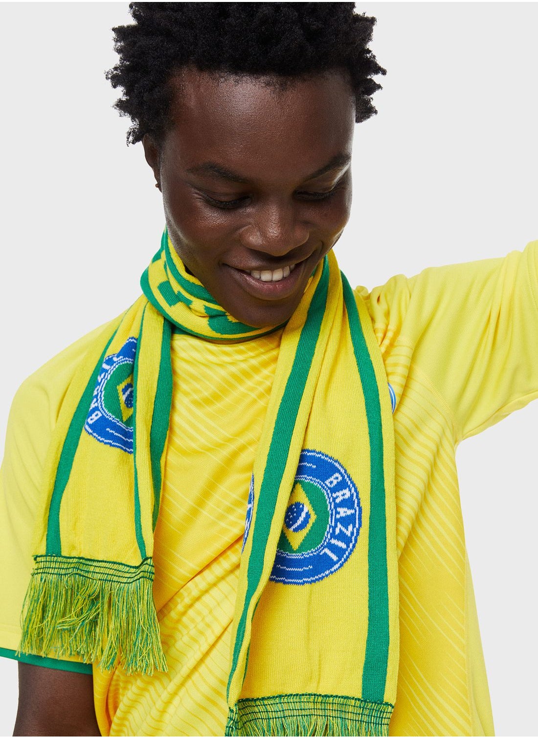 buy-h-m-brazil-football-scarf_4ww