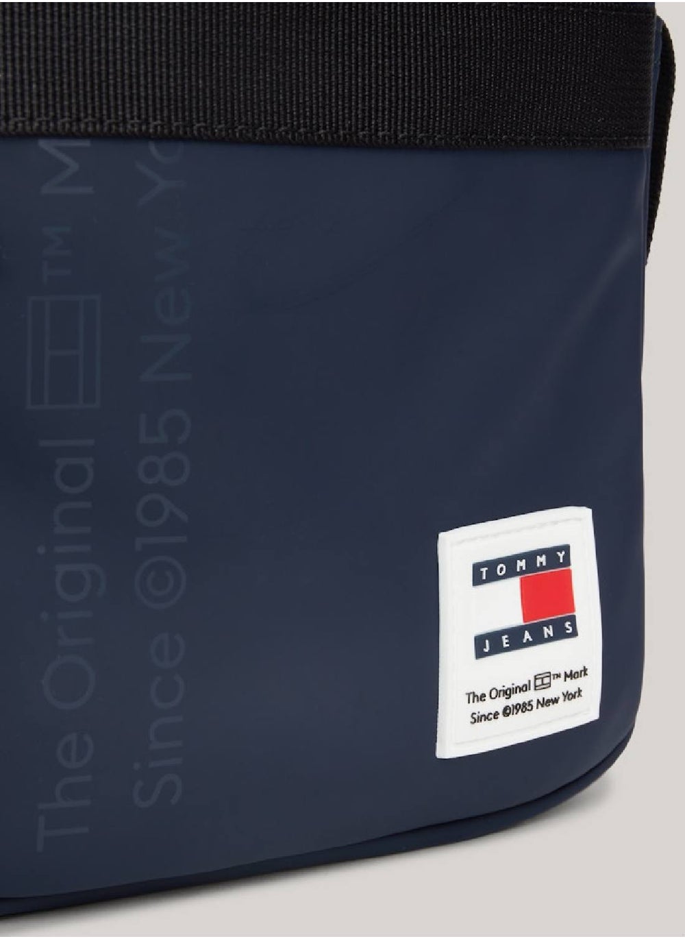 buy-tommy-jeans-essential-tonal-logo-reporter-bag_6d8