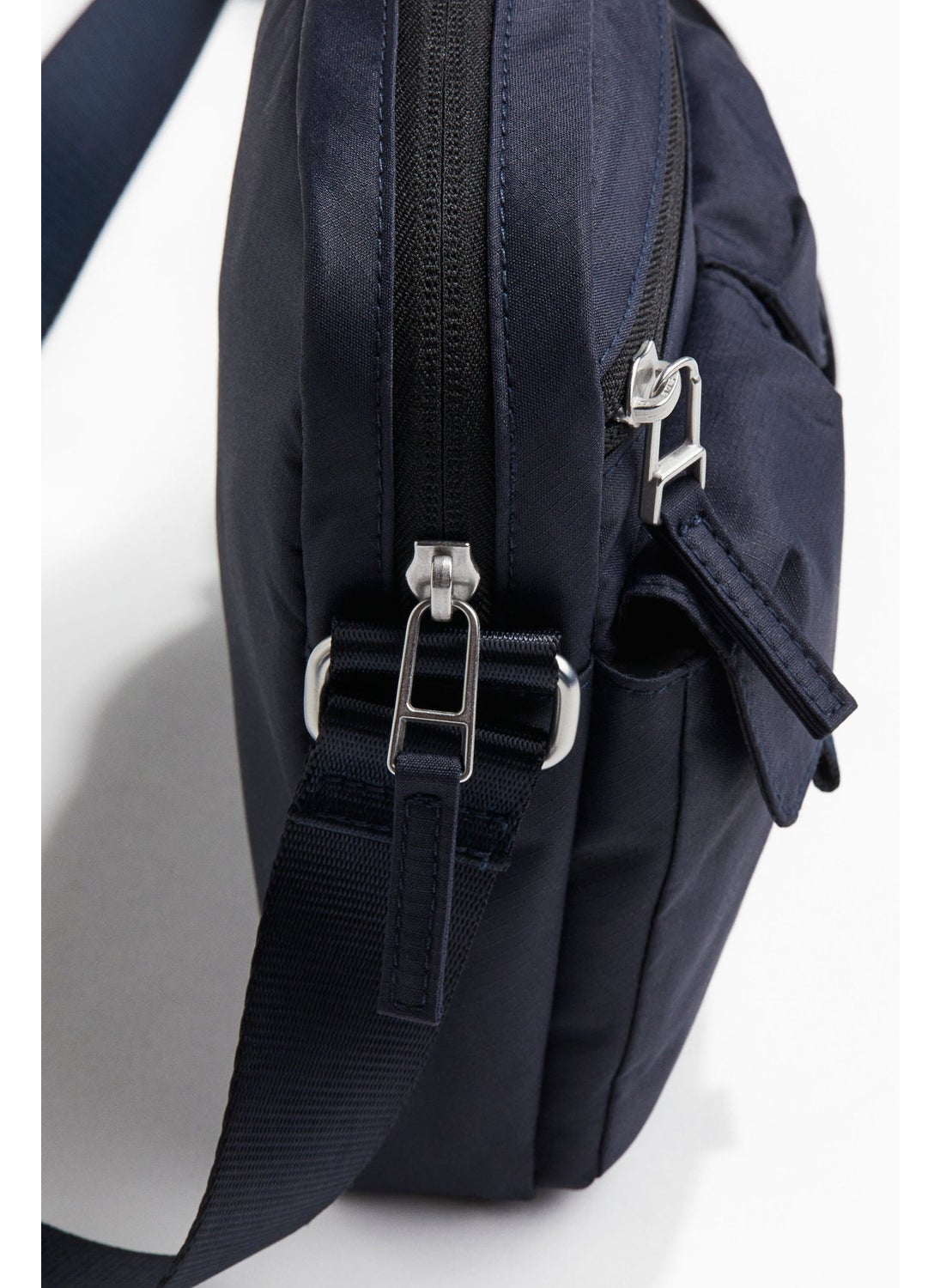 buy-h-m-small-shoulder-bag_8x8
