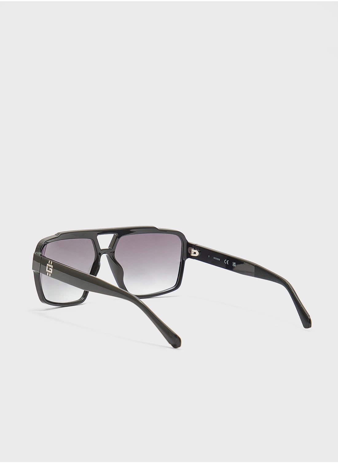 buy-guess-gu0022301b61-wayfarers-sunglasses_s8r