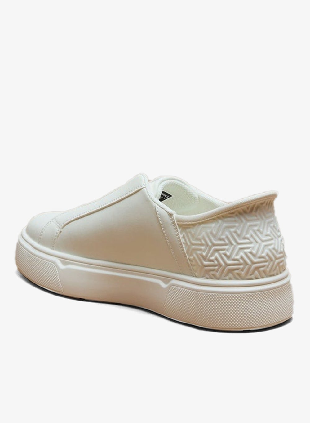 buy-lee-cooper-men-s-panelled-slip-on-low-ankle-sneakers_n51