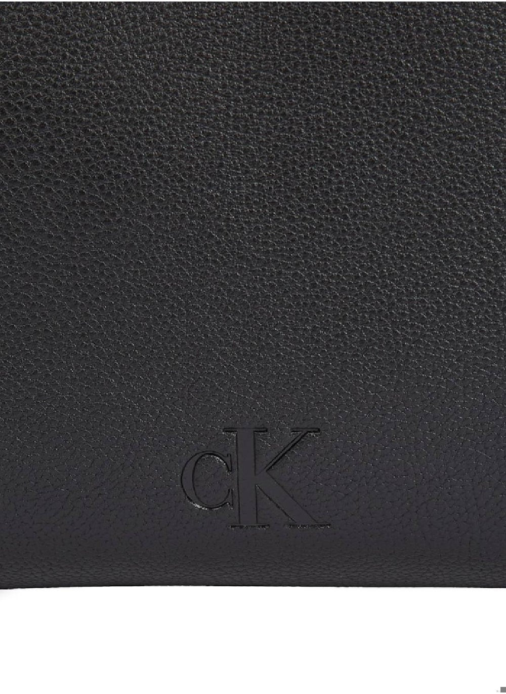 buy-calvin-klein-jeans-ultralight-double-zip-crossover-bag_7vv
