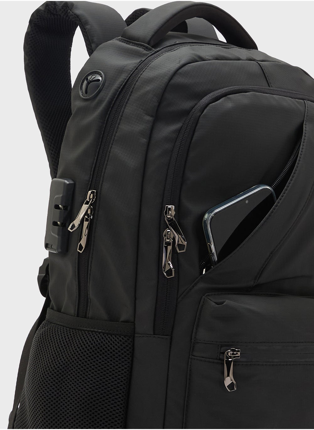 buy-robert-wood-premium-backpack-with-anti-theft-lock_0cm